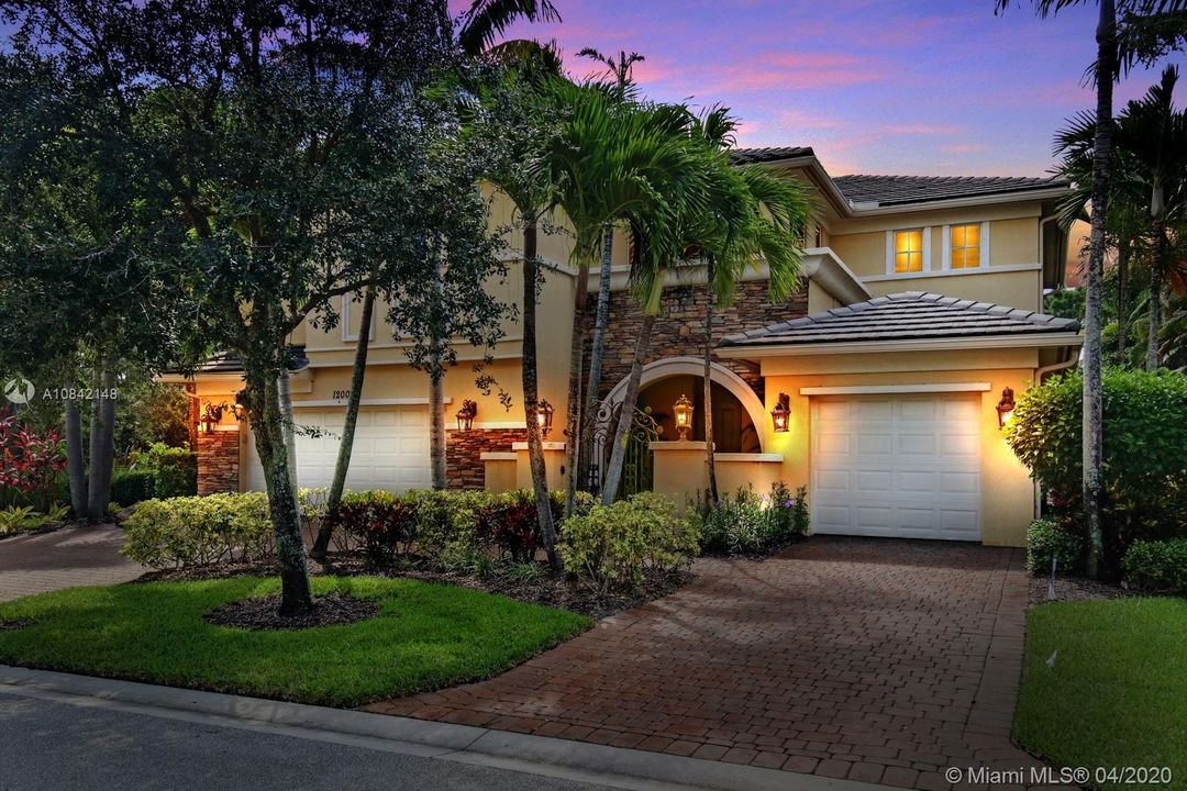 Recently Sold: $800,000 (4 beds, 3 baths, 3960 Square Feet)