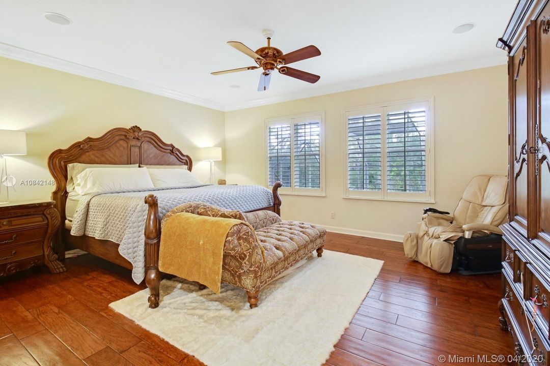 Recently Sold: $800,000 (4 beds, 3 baths, 3960 Square Feet)