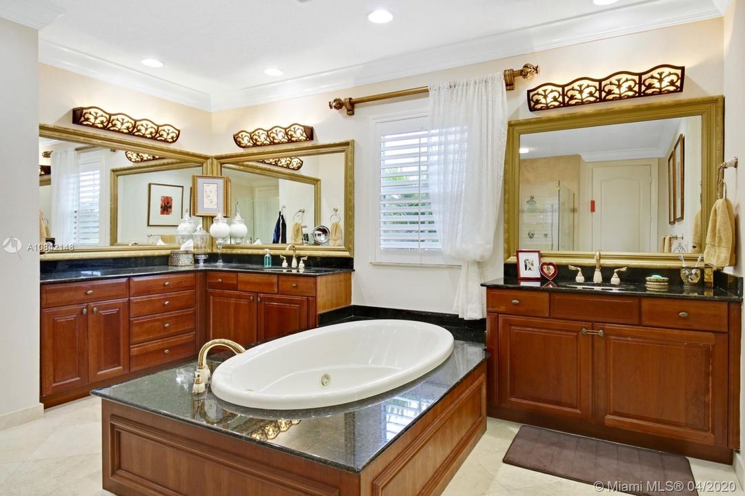 Recently Sold: $800,000 (4 beds, 3 baths, 3960 Square Feet)