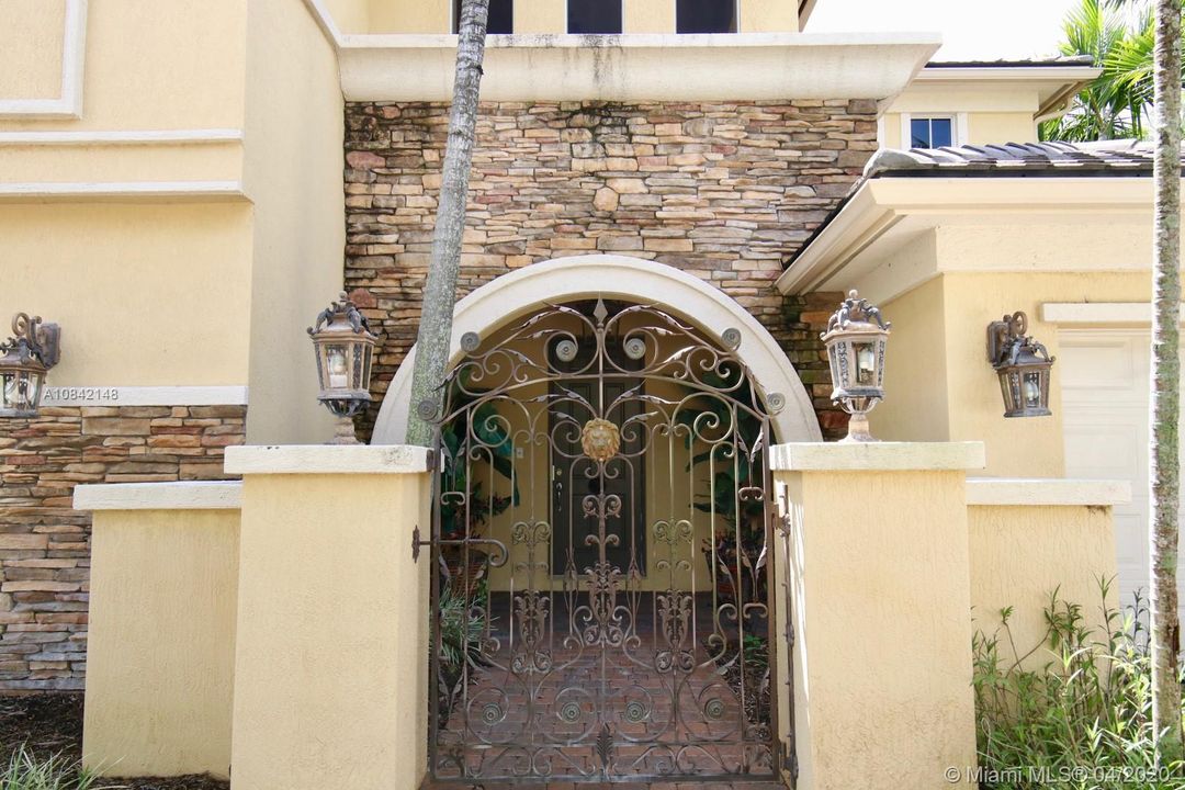 Recently Sold: $800,000 (4 beds, 3 baths, 3960 Square Feet)