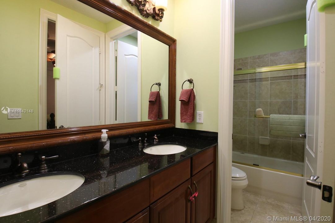 Recently Sold: $800,000 (4 beds, 3 baths, 3960 Square Feet)