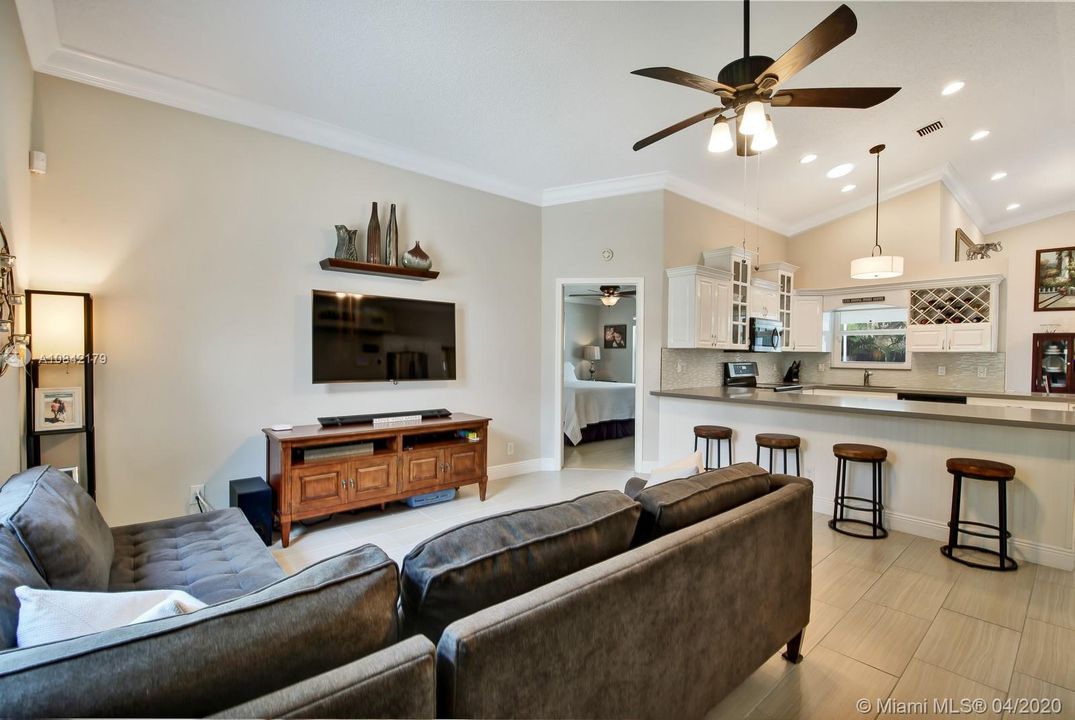 Recently Sold: $399,900 (3 beds, 2 baths, 1370 Square Feet)