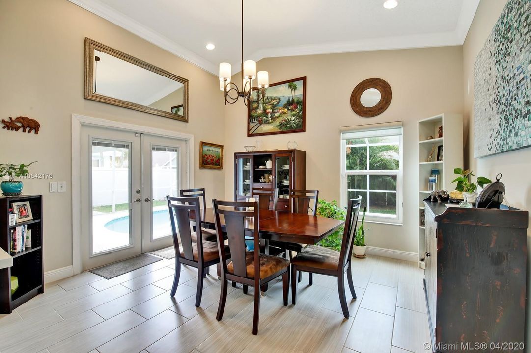 Recently Sold: $399,900 (3 beds, 2 baths, 1370 Square Feet)