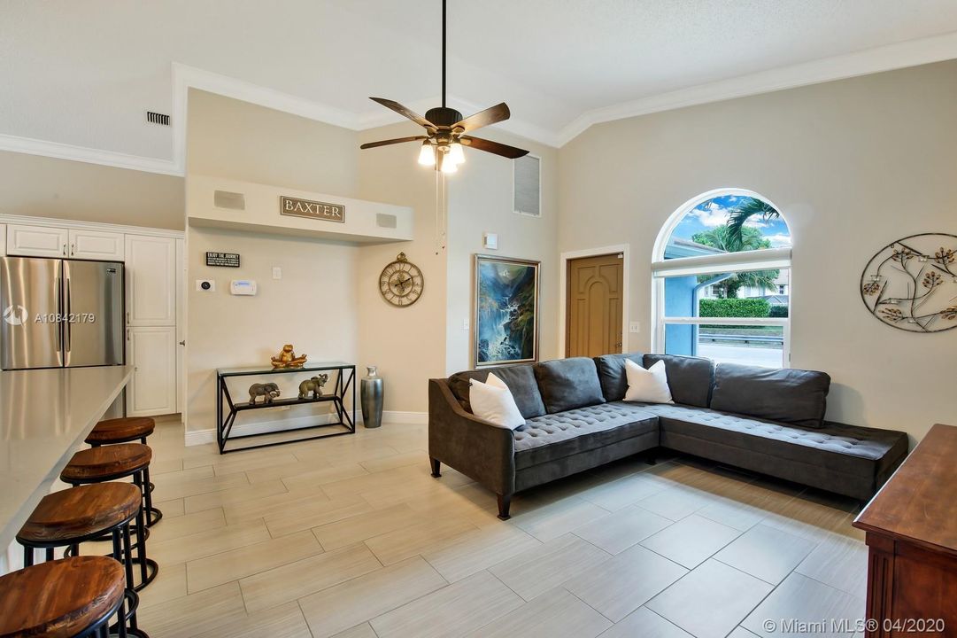 Recently Sold: $399,900 (3 beds, 2 baths, 1370 Square Feet)