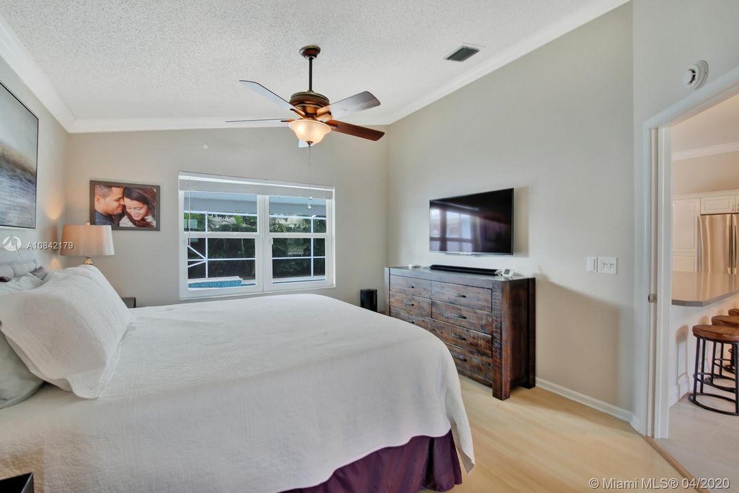 Recently Sold: $399,900 (3 beds, 2 baths, 1370 Square Feet)