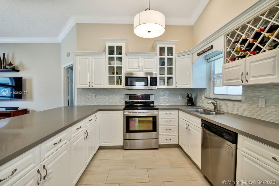 Recently Sold: $399,900 (3 beds, 2 baths, 1370 Square Feet)