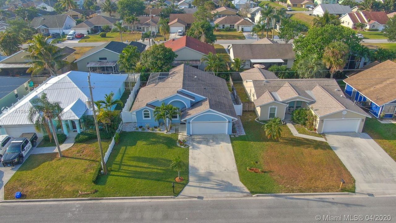 Recently Sold: $399,900 (3 beds, 2 baths, 1370 Square Feet)