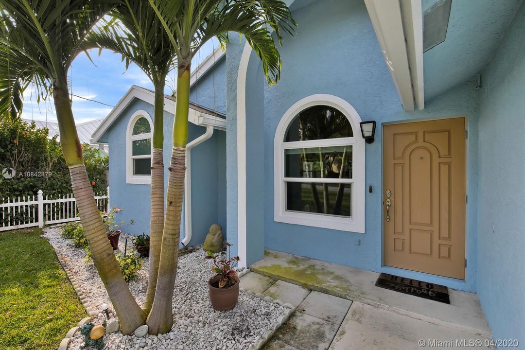 Recently Sold: $399,900 (3 beds, 2 baths, 1370 Square Feet)