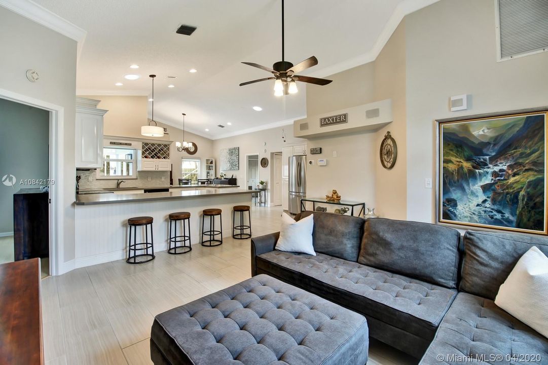 Recently Sold: $399,900 (3 beds, 2 baths, 1370 Square Feet)