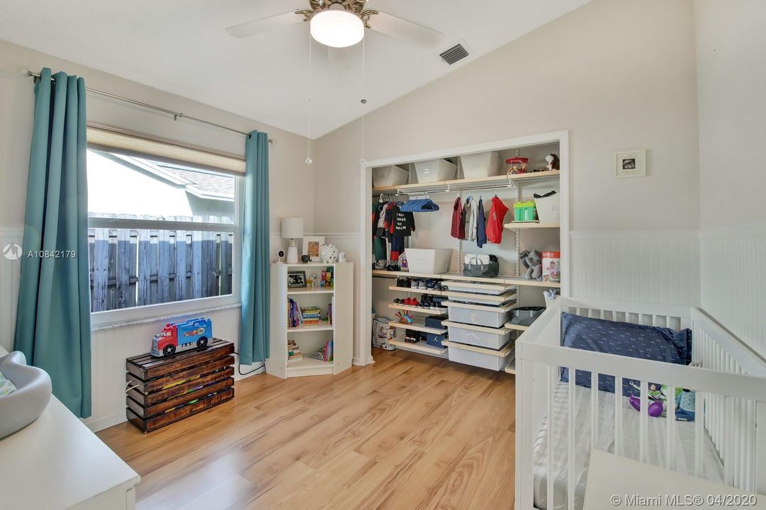 Recently Sold: $399,900 (3 beds, 2 baths, 1370 Square Feet)