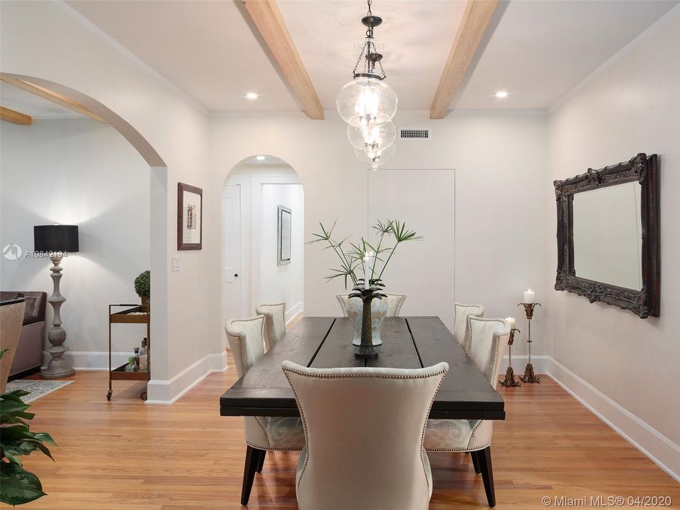 Vendido Recientemente: $2,275,000 (5 camas, 4 baños, 4234 Pies cuadrados)