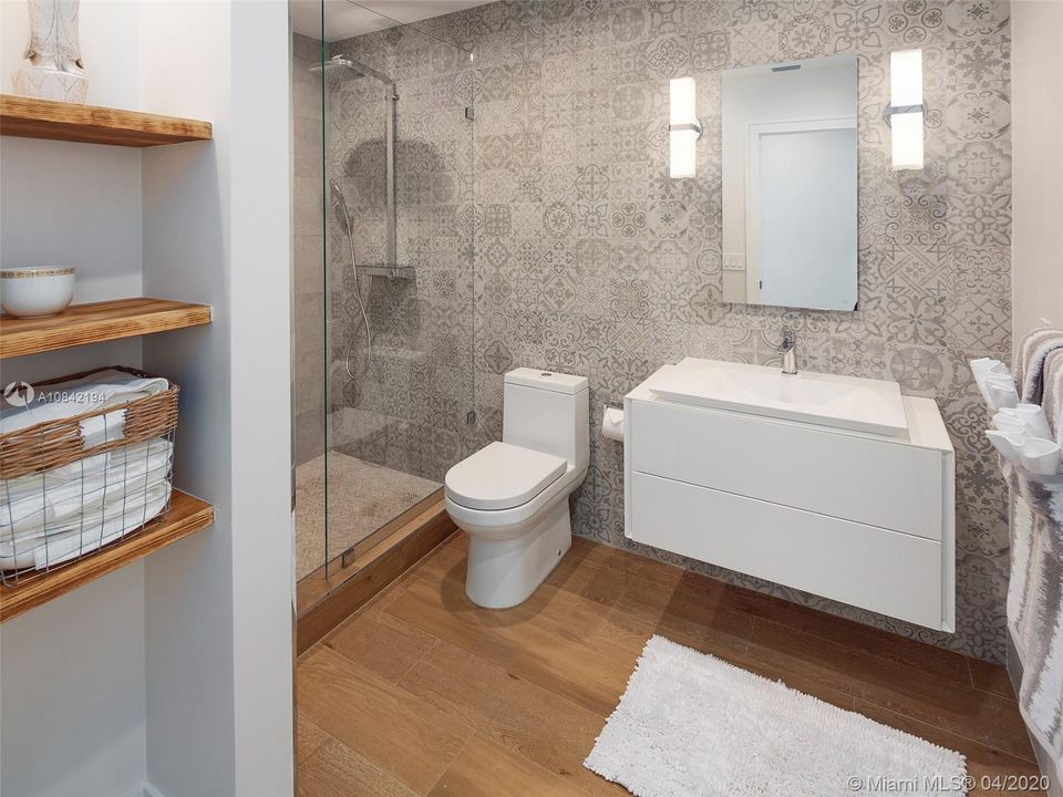 Vendido Recientemente: $2,275,000 (5 camas, 4 baños, 4234 Pies cuadrados)