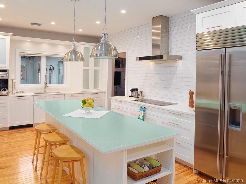 Vendido Recientemente: $2,275,000 (5 camas, 4 baños, 4234 Pies cuadrados)