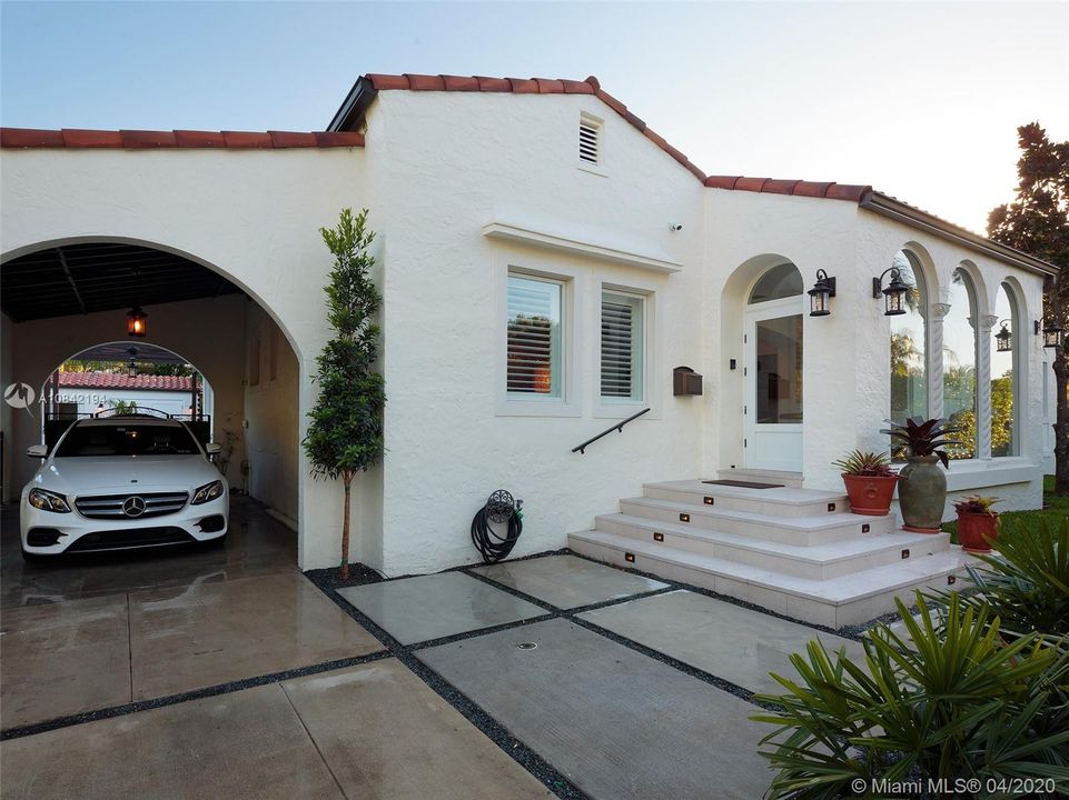 Vendido Recientemente: $2,275,000 (5 camas, 4 baños, 4234 Pies cuadrados)