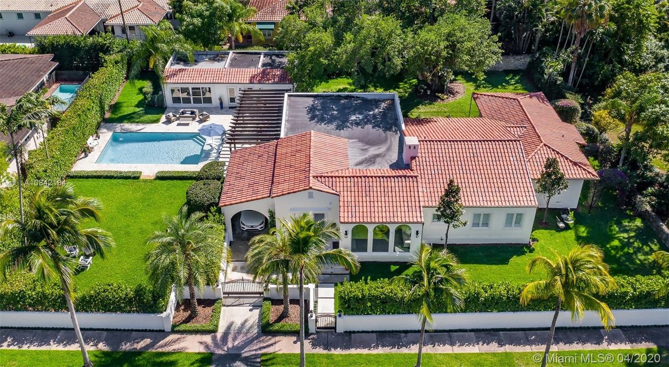 Vendido Recientemente: $2,275,000 (5 camas, 4 baños, 4234 Pies cuadrados)