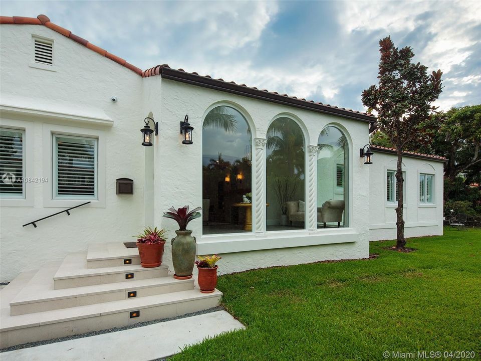 Vendido Recientemente: $2,275,000 (5 camas, 4 baños, 4234 Pies cuadrados)