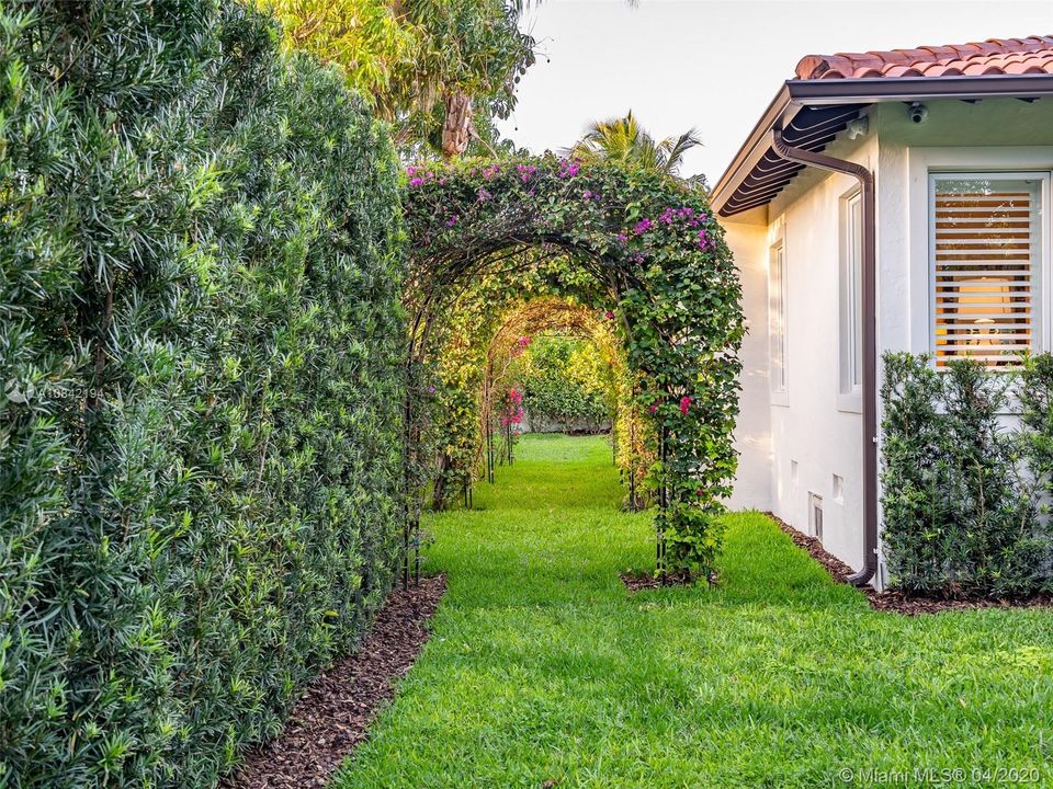Vendido Recientemente: $2,275,000 (5 camas, 4 baños, 4234 Pies cuadrados)