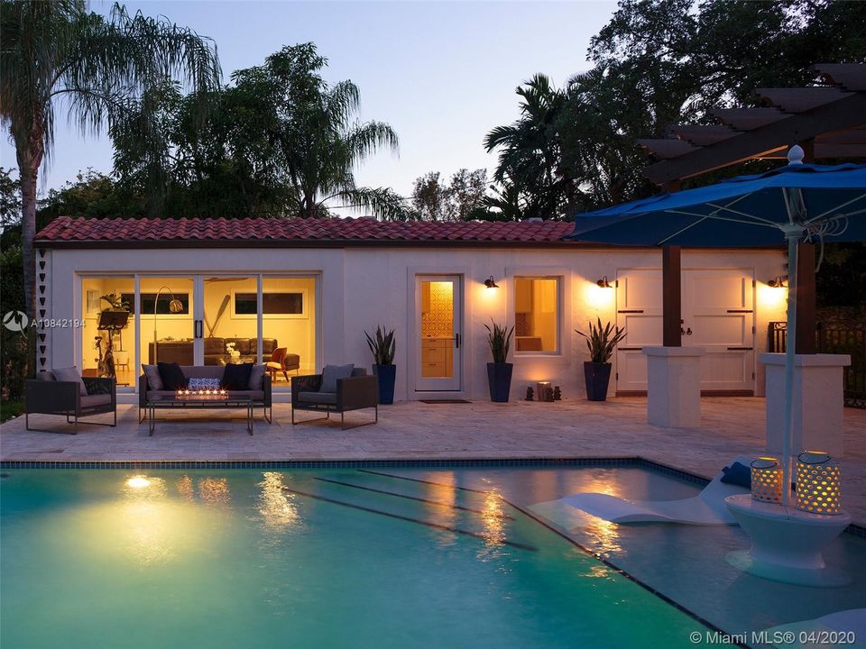 Vendido Recientemente: $2,275,000 (5 camas, 4 baños, 4234 Pies cuadrados)