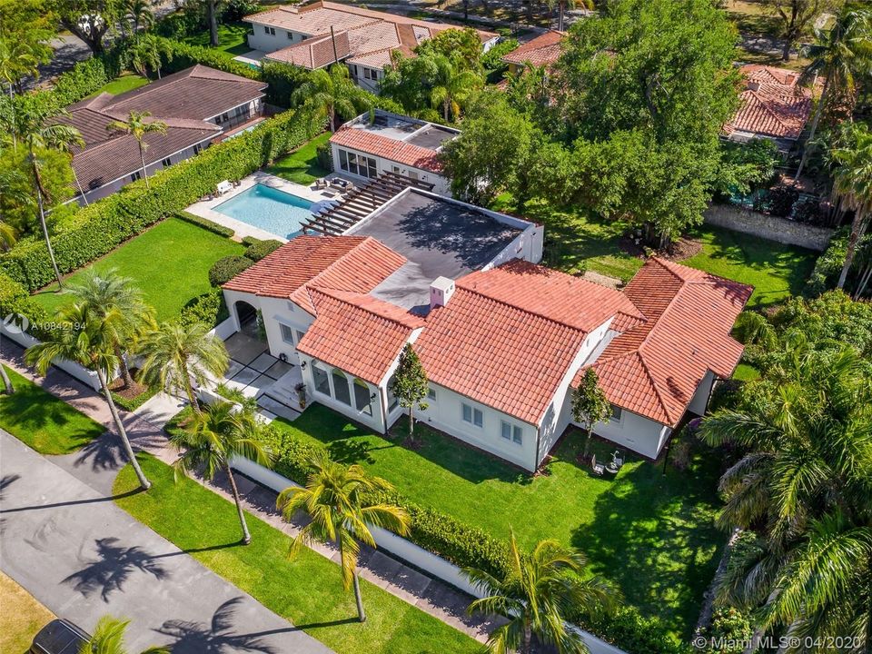 Vendido Recientemente: $2,275,000 (5 camas, 4 baños, 4234 Pies cuadrados)
