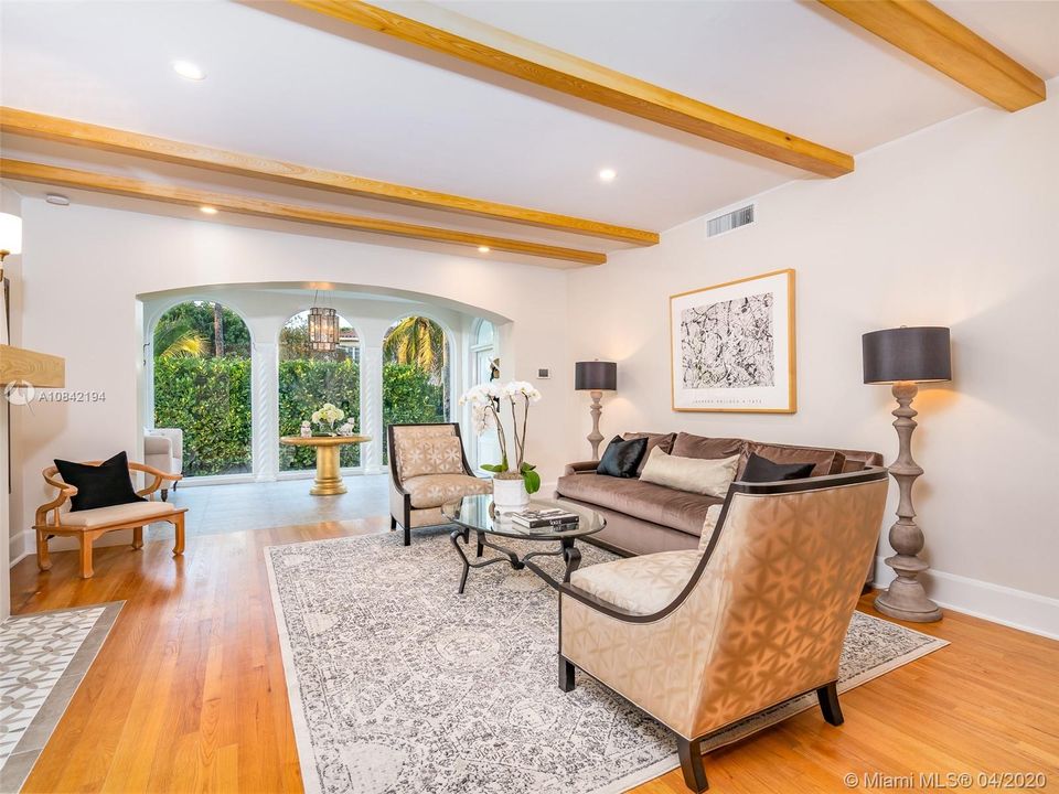 Vendido Recientemente: $2,275,000 (5 camas, 4 baños, 4234 Pies cuadrados)