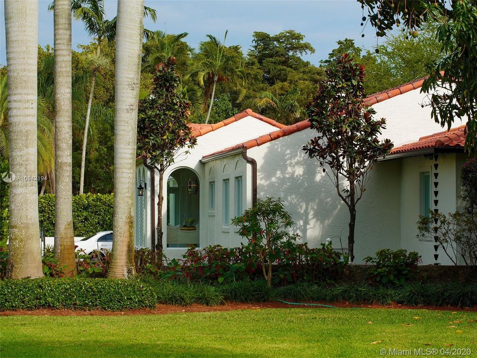 Vendido Recientemente: $2,275,000 (5 camas, 4 baños, 4234 Pies cuadrados)