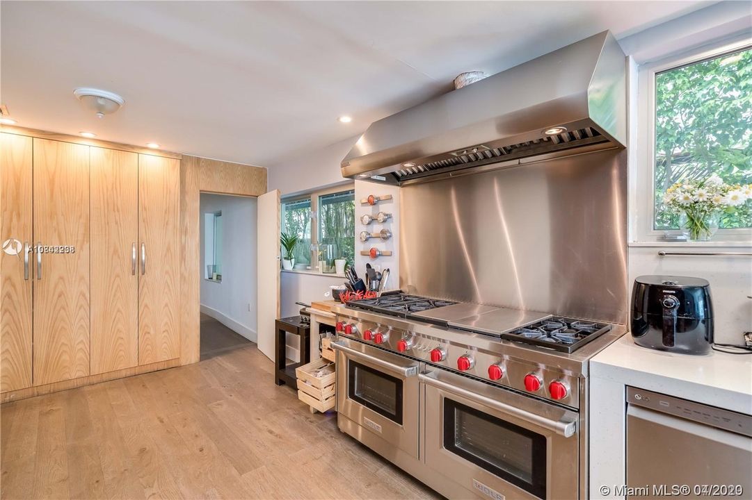Недавно арендовано: $16,500 (5 спален, 5 ванн, 3589 Квадратных фут)