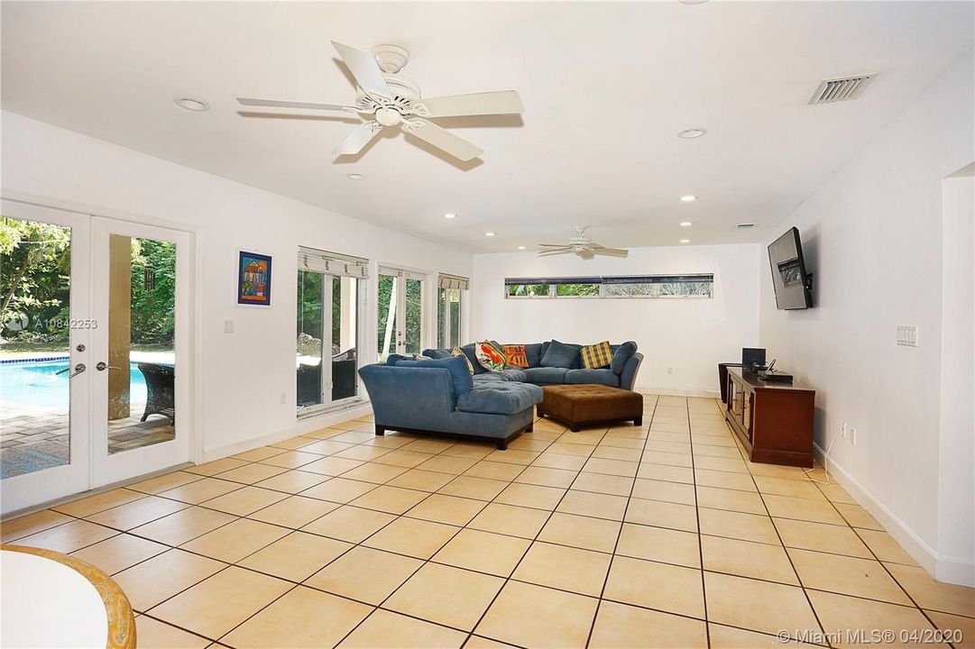 Recently Rented: $6,000 (4 beds, 4 baths, 3380 Square Feet)