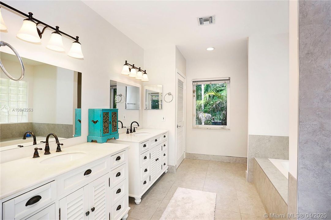Recently Rented: $6,000 (4 beds, 4 baths, 3380 Square Feet)