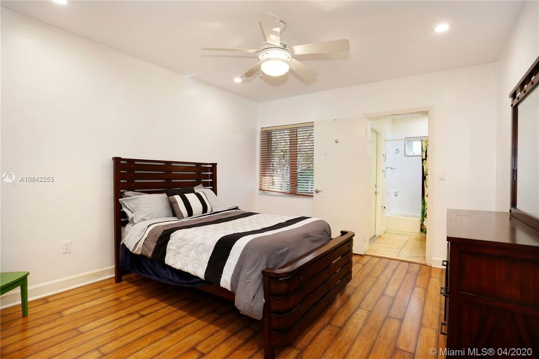 Recently Rented: $6,000 (4 beds, 4 baths, 3380 Square Feet)
