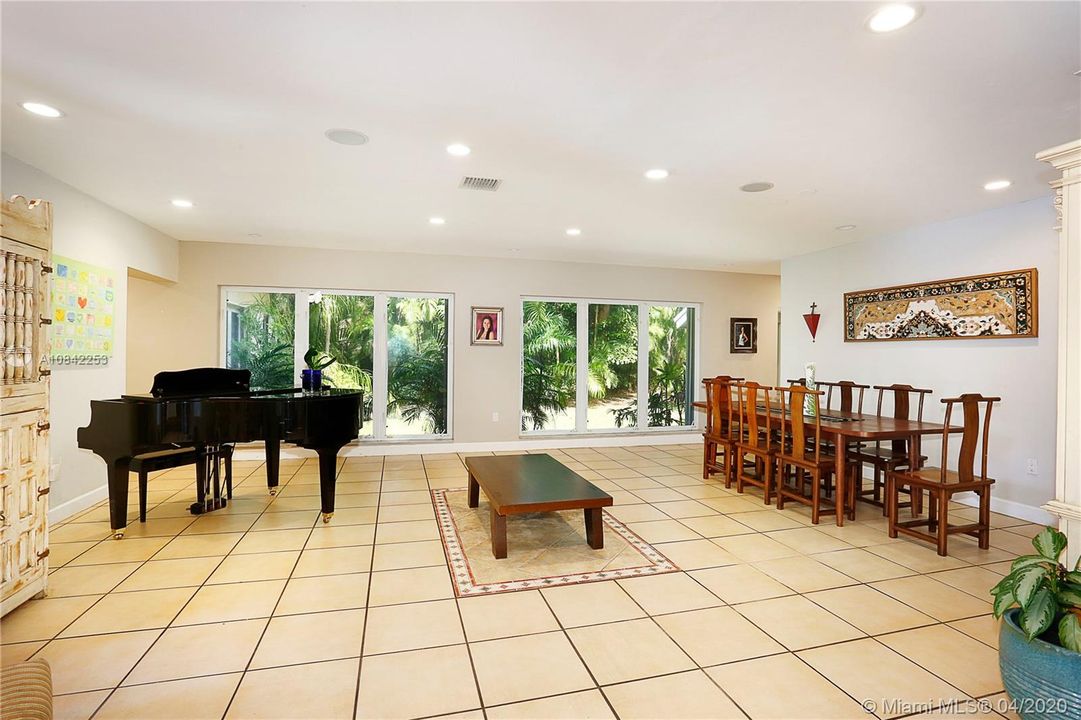 Recently Rented: $6,000 (4 beds, 4 baths, 3380 Square Feet)