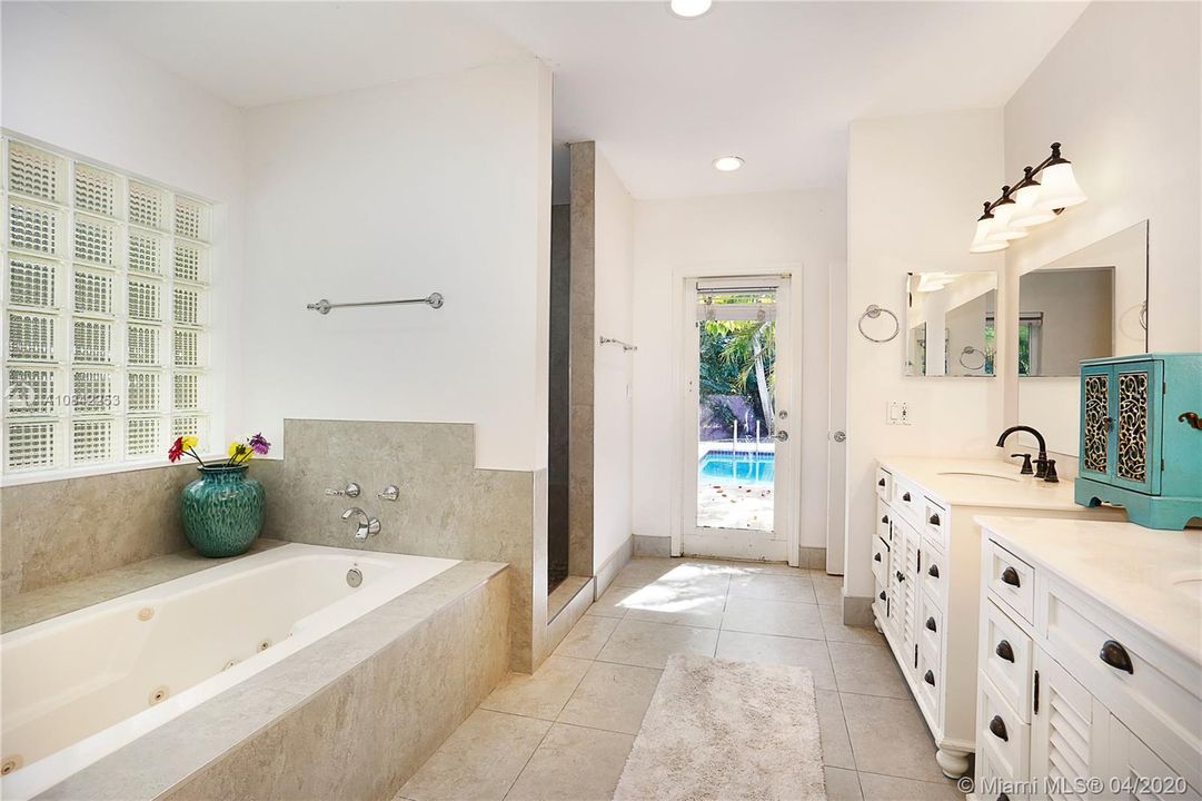 Recently Rented: $6,000 (4 beds, 4 baths, 3380 Square Feet)