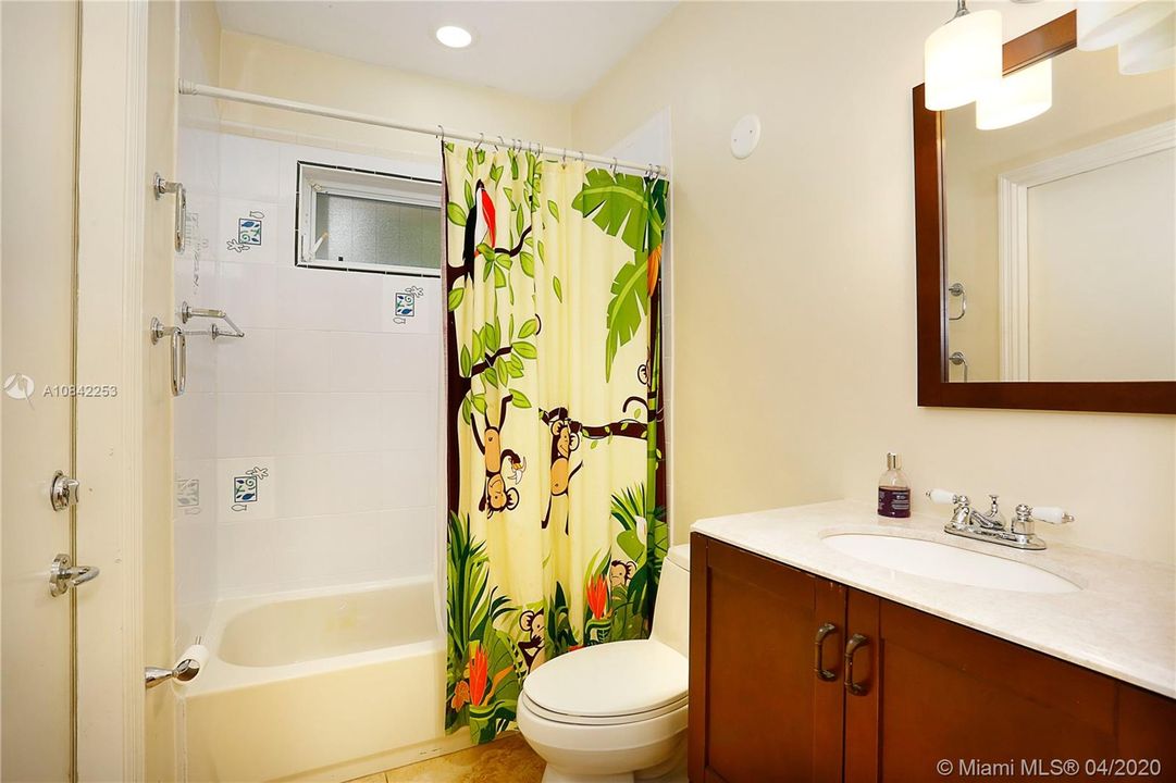 Recently Rented: $6,000 (4 beds, 4 baths, 3380 Square Feet)