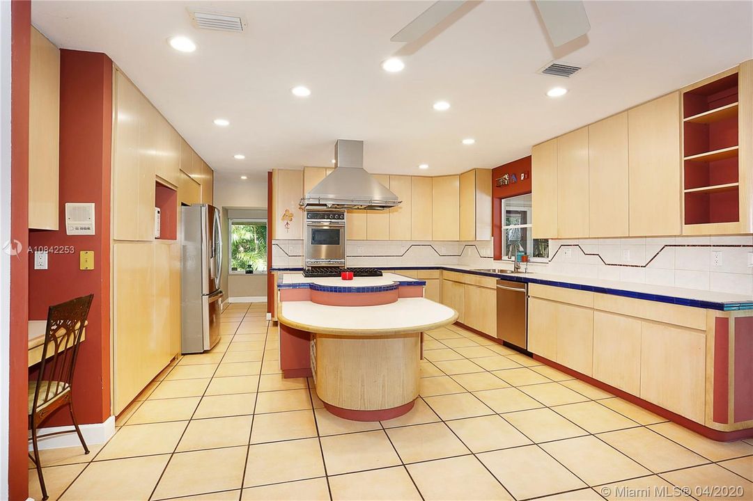 Recently Rented: $6,000 (4 beds, 4 baths, 3380 Square Feet)