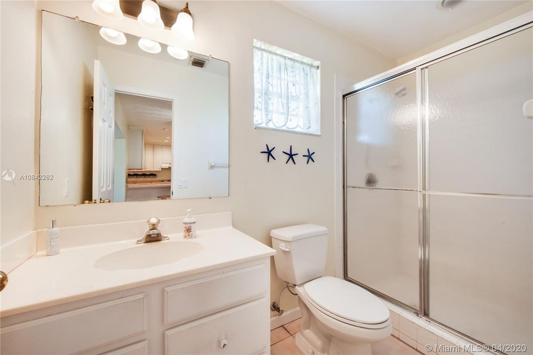 Vendido Recientemente: $469,000 (4 camas, 3 baños, 2568 Pies cuadrados)