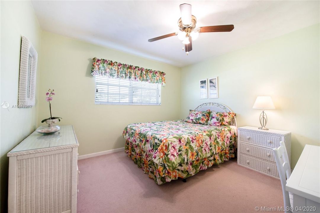 Vendido Recientemente: $469,000 (4 camas, 3 baños, 2568 Pies cuadrados)