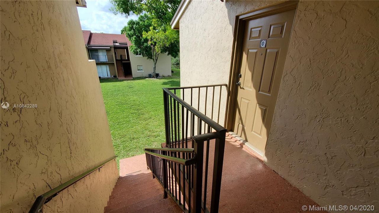 Недавно продано: $79,999 (1 спален, 1 ванн, 540 Квадратных фут)