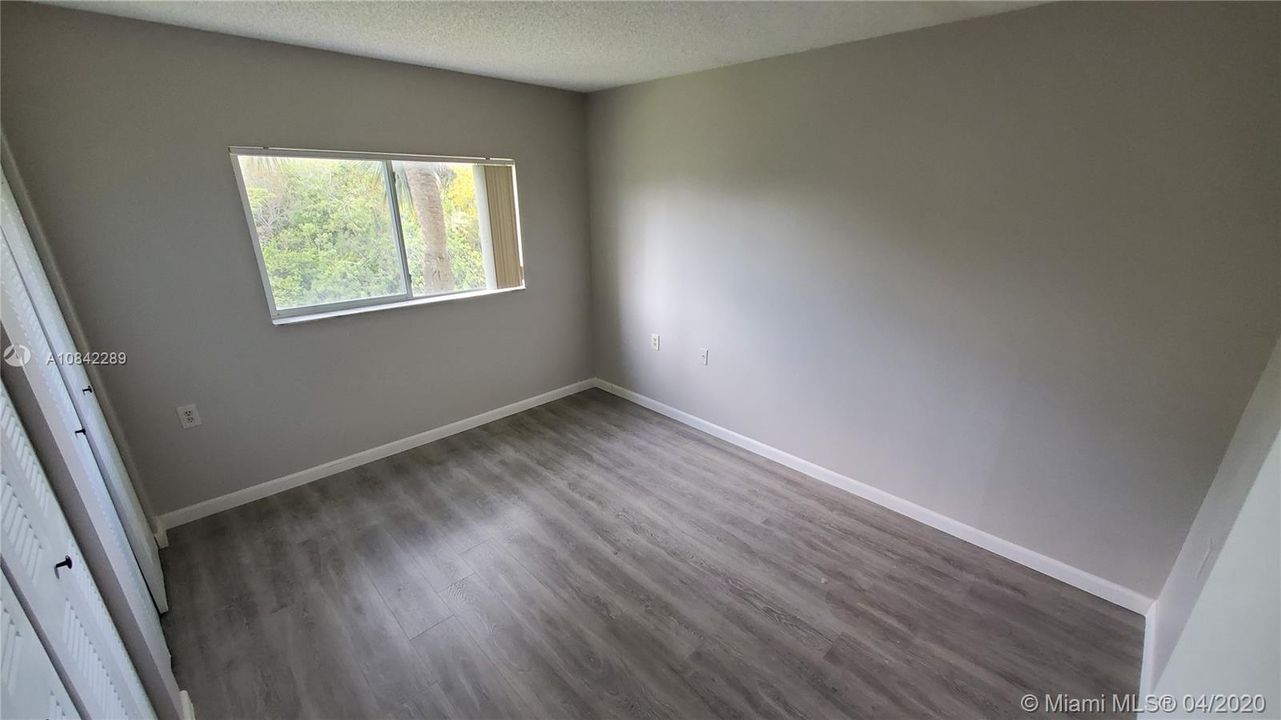 Недавно продано: $79,999 (1 спален, 1 ванн, 540 Квадратных фут)
