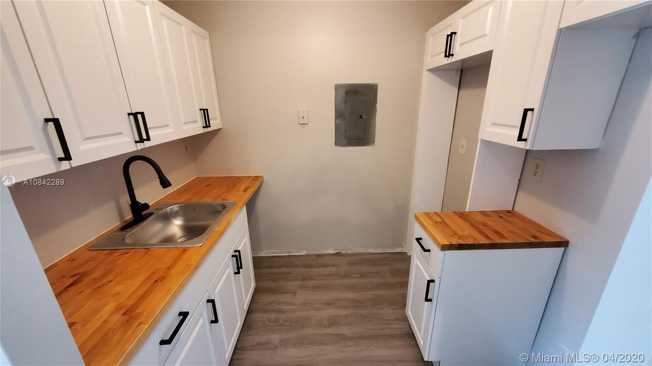 Недавно продано: $79,999 (1 спален, 1 ванн, 540 Квадратных фут)