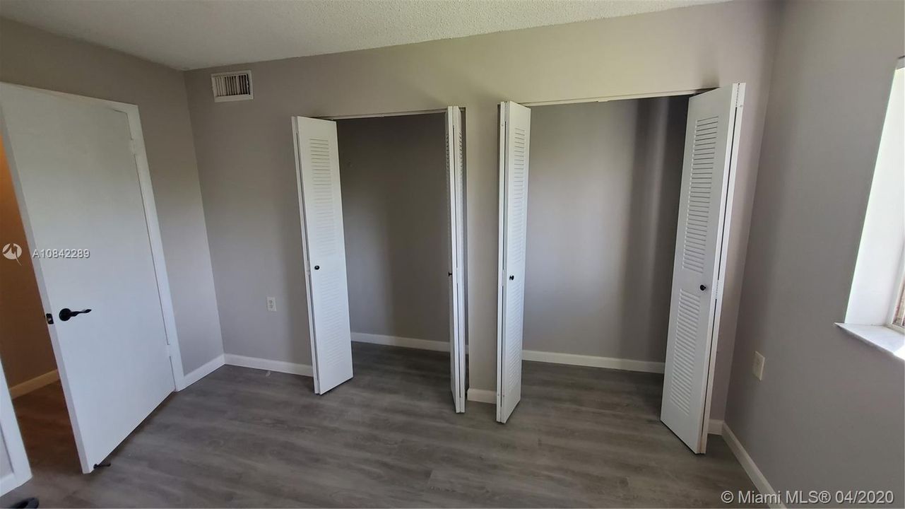 Недавно продано: $79,999 (1 спален, 1 ванн, 540 Квадратных фут)