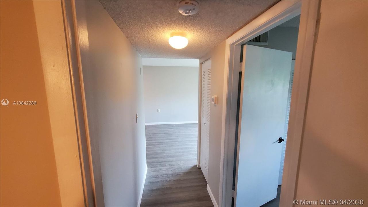 Недавно продано: $79,999 (1 спален, 1 ванн, 540 Квадратных фут)