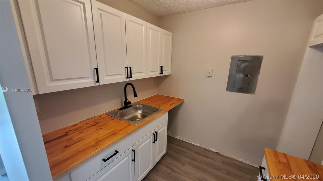 Недавно продано: $79,999 (1 спален, 1 ванн, 540 Квадратных фут)
