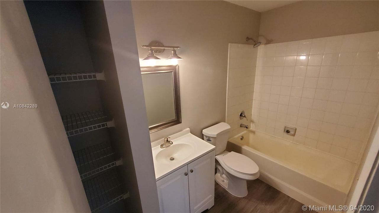 Недавно продано: $79,999 (1 спален, 1 ванн, 540 Квадратных фут)