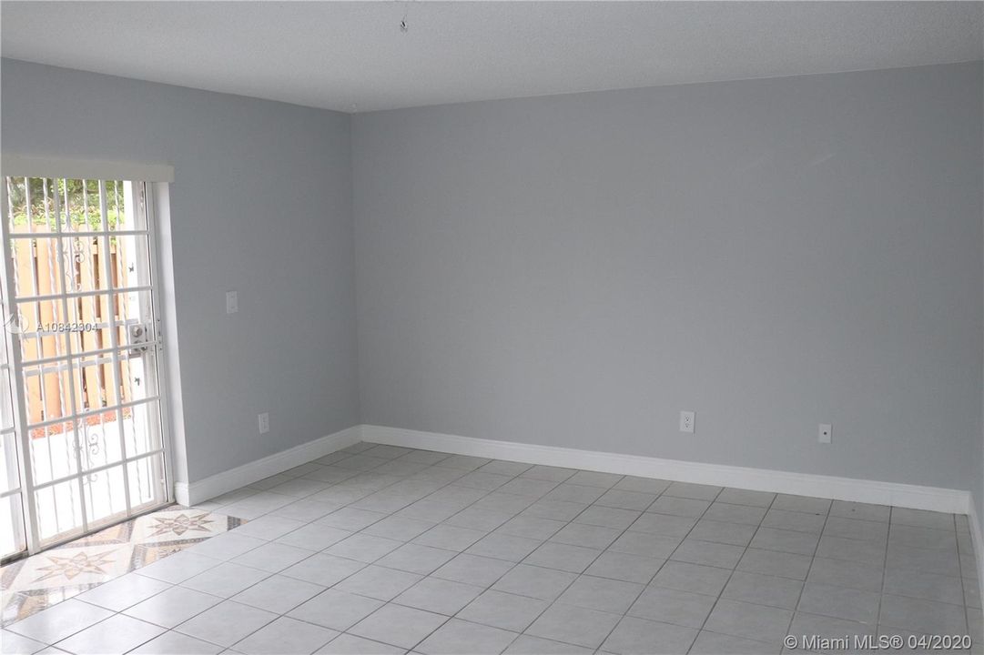 Recently Sold: $349,900 (4 beds, 2 baths, 2052 Square Feet)