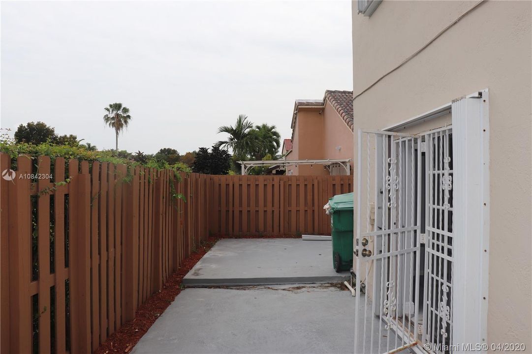 Recently Sold: $349,900 (4 beds, 2 baths, 2052 Square Feet)