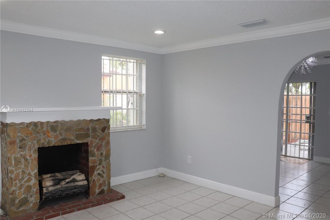 Recently Sold: $349,900 (4 beds, 2 baths, 2052 Square Feet)