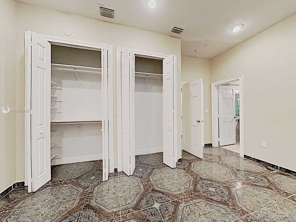 Recently Rented: $2,902 (3 beds, 3 baths, 2920 Square Feet)