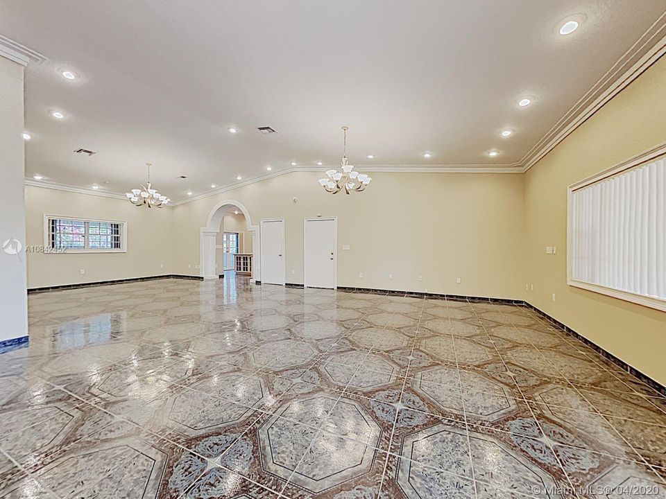 Recently Rented: $2,902 (3 beds, 3 baths, 2920 Square Feet)