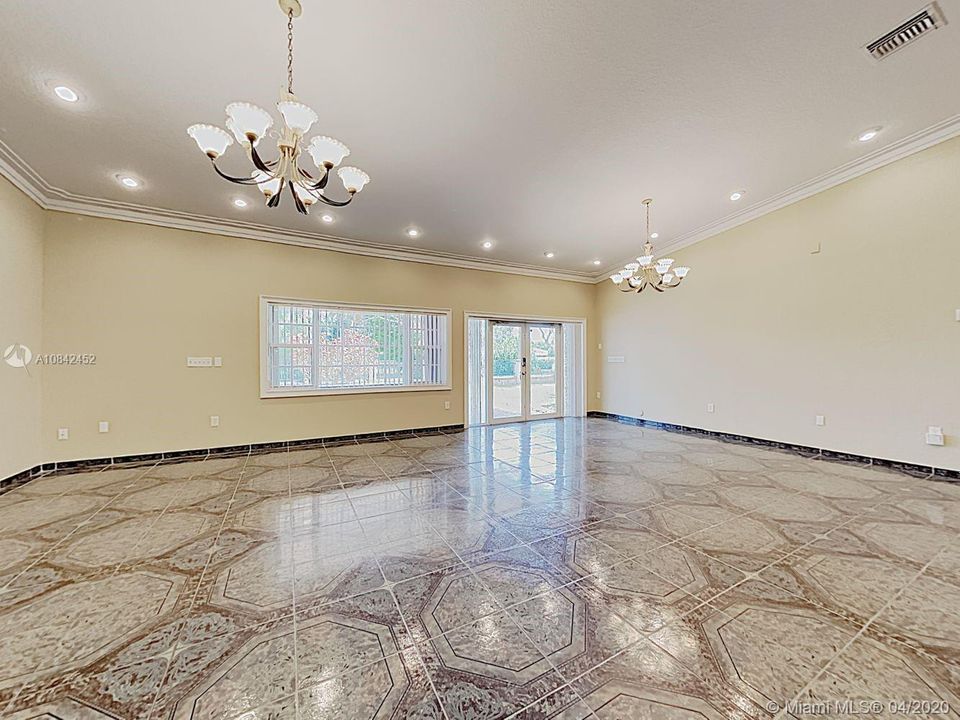 Recently Rented: $2,902 (3 beds, 3 baths, 2920 Square Feet)