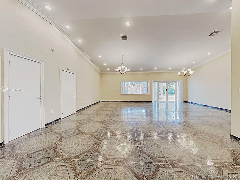 Recently Rented: $2,902 (3 beds, 3 baths, 2920 Square Feet)