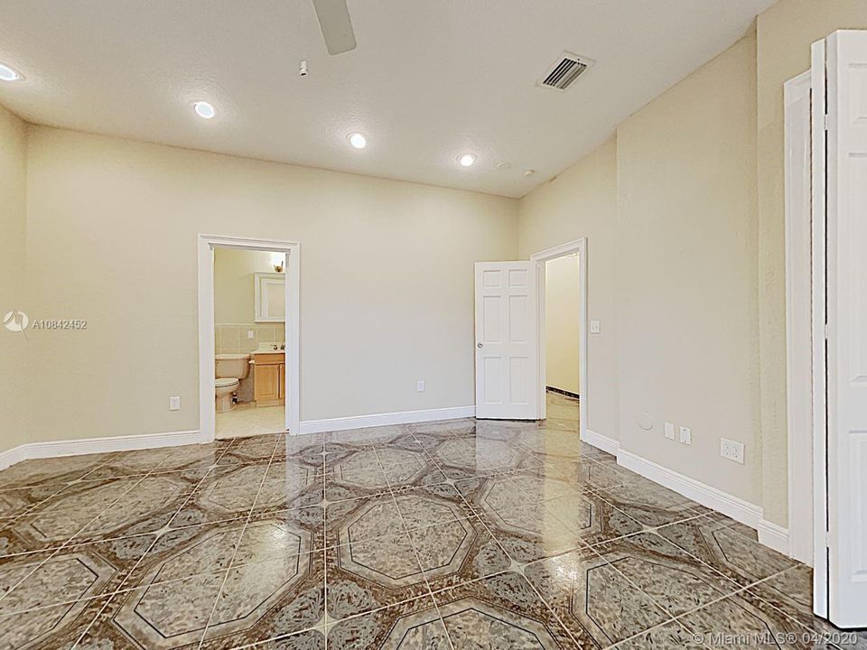 Recently Rented: $2,902 (3 beds, 3 baths, 2920 Square Feet)